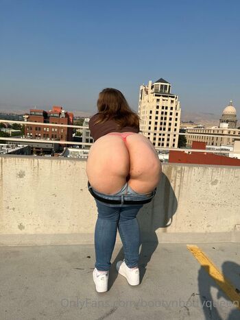 Full leaked Bootynbodyqueen private onlyfans photo