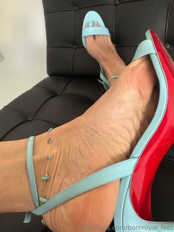 Bornroyal_feet
