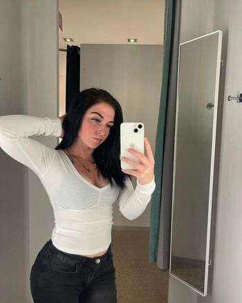 Full leaked Bossedupchloe private onlyfans photo