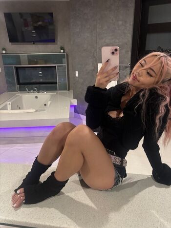 Full leaked Bratkylani private onlyfans photo