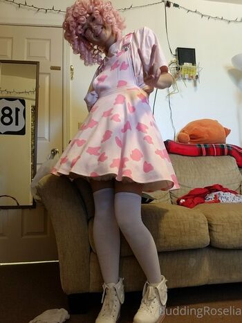 Full leaked Buddingroselia private onlyfans photo
