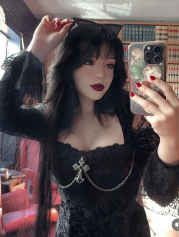 Full leaked Buffgothmom private onlyfans photo