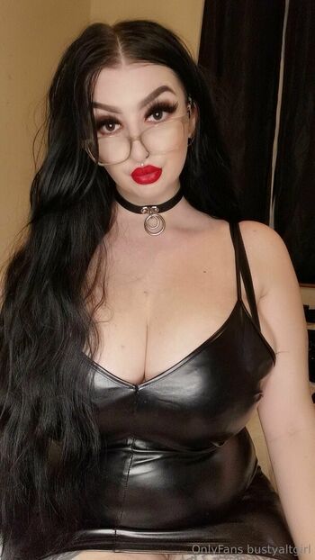 bustyaltgirl