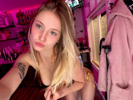Full leaked Caffeine crushh private onlyfans photo