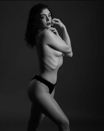 Full leaked Caitlin bond page private onlyfans photo