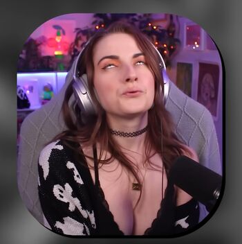 Caitlin Marie Reacts