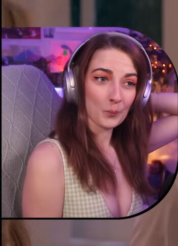 Full leaked Caitlin marie reacts private onlyfans photo