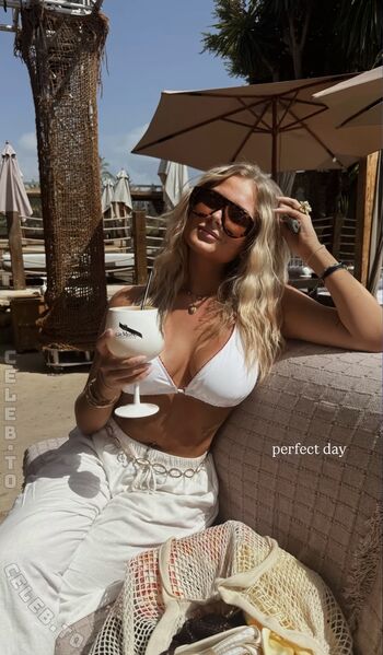 Full leaked Callmelenilu private onlyfans photo