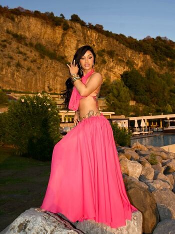 Full leaked Cardi b page private onlyfans photo