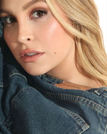 Carla Diaz