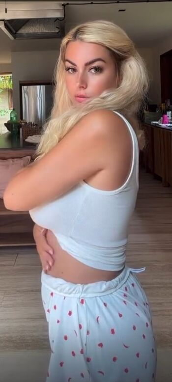 Full leaked Carla moreau private onlyfans photo