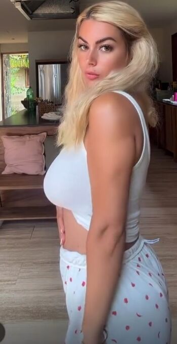 Full leaked Carla moreau private onlyfans photo