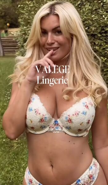 Full leaked Carla moreau private onlyfans photo
