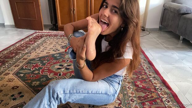 carlasfeetfrenchgirl