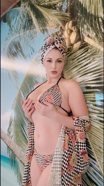 Full leaked Carlotta champagne  page private onlyfans photo