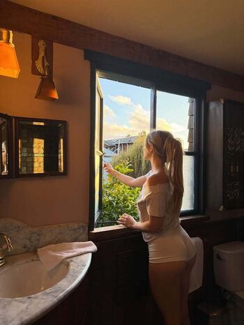 Full leaked Caroline zalog  page private onlyfans photo