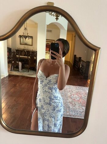 Full leaked Carolinefbyron private onlyfans photo