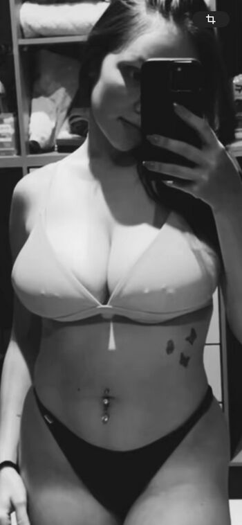 Full leaked Cassaroana private onlyfans photo