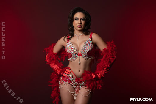Cassie Del Isla