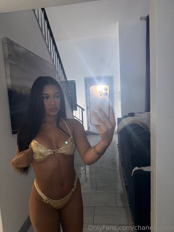 chaneloxoxo