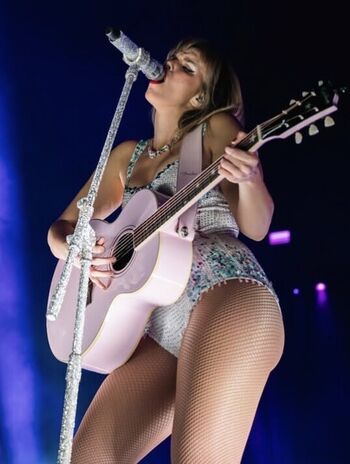 Charity Eden / Taylor Swift Impersonator