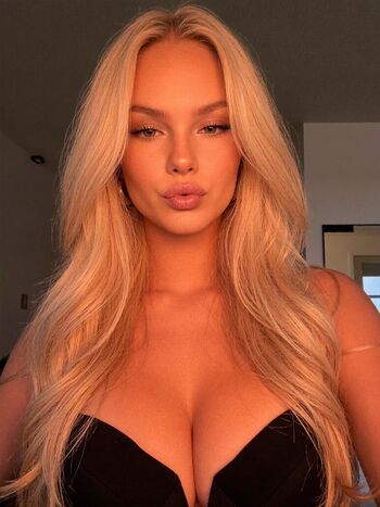 Full leaked Charline private onlyfans photo