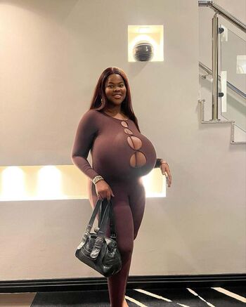 Full leaked Chioma lov private onlyfans photo