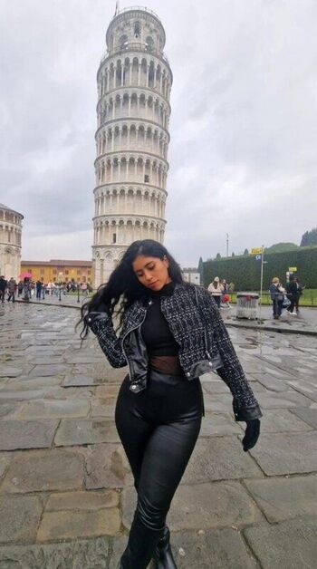 Full leaked Chiphilary blog page private onlyfans photo