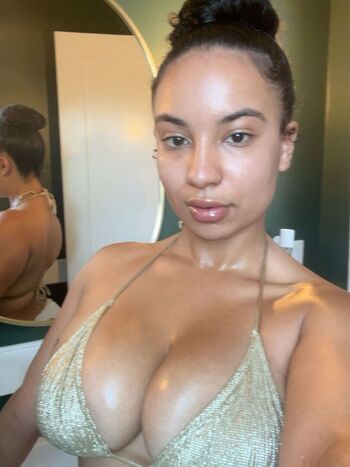 Full leaked Chloecvlogs private onlyfans photo