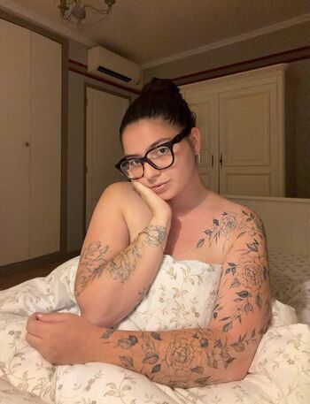 Full leaked Chloepoumel private onlyfans photo