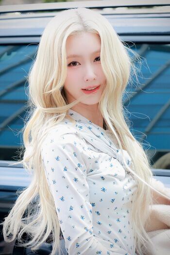 Cho Mi-yeon (Miyeon) - i-dle [(G)I-dle]