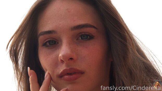 Full leaked Cinderella girl private onlyfans photo