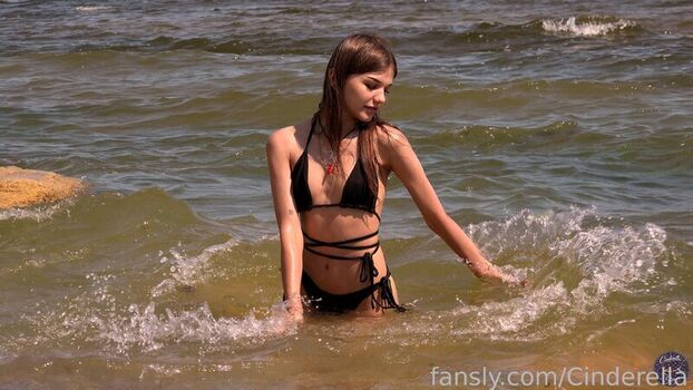 Full leaked Cinderella girl private onlyfans photo