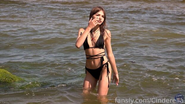 Full leaked Cinderella girl private onlyfans photo