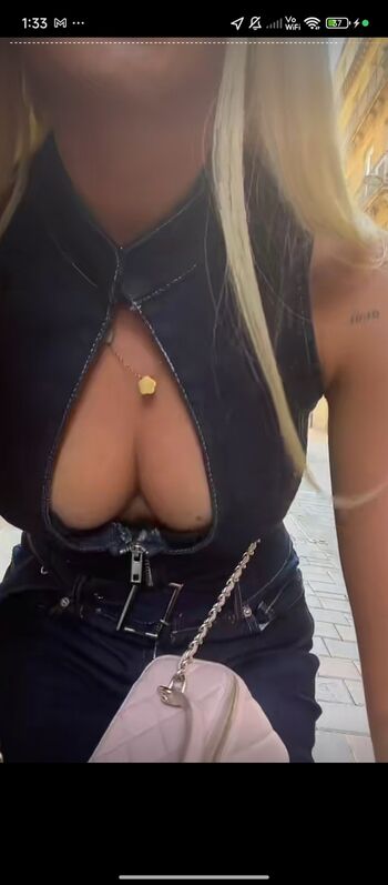 Full leaked Cocacherriw private onlyfans photo