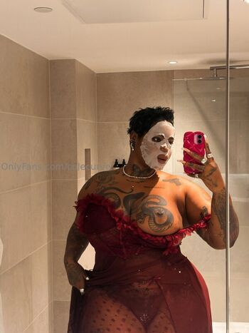 Full leaked Colecurve private onlyfans photo