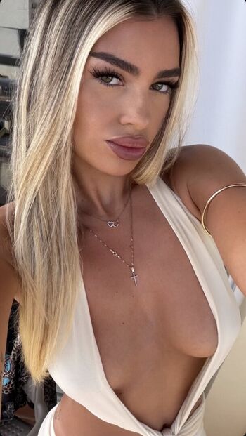 Full leaked Corinaboznea private onlyfans photo