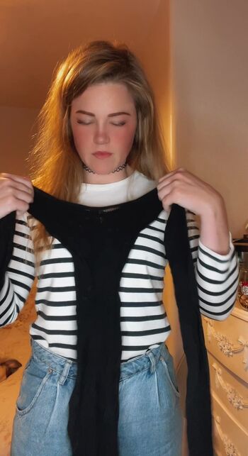 Full leaked Courtney pose page private onlyfans photo