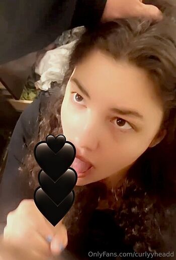 curlyyheadd