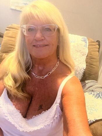 Full leaked Curvycarolina private onlyfans photo
