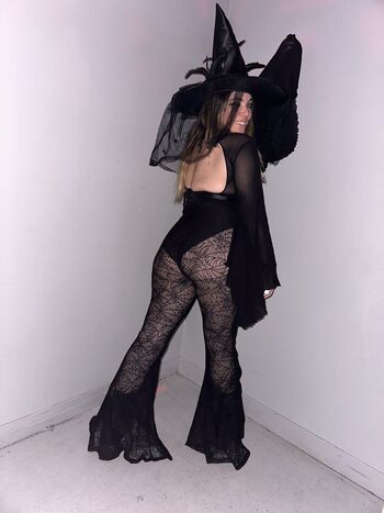 Full leaked Curvyllama private onlyfans photo