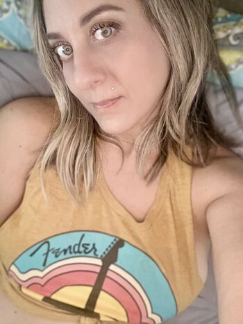 Full leaked Cutesexymom page private onlyfans photo