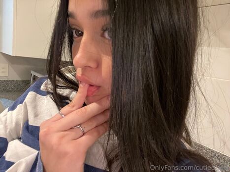 Full leaked Cutiee lola private onlyfans photo