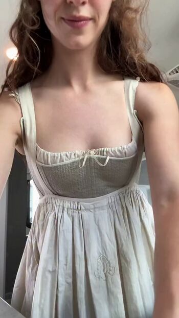 Daisy Edgar-Jones