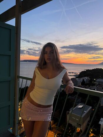 Full leaked Darcycromptonx private onlyfans photo