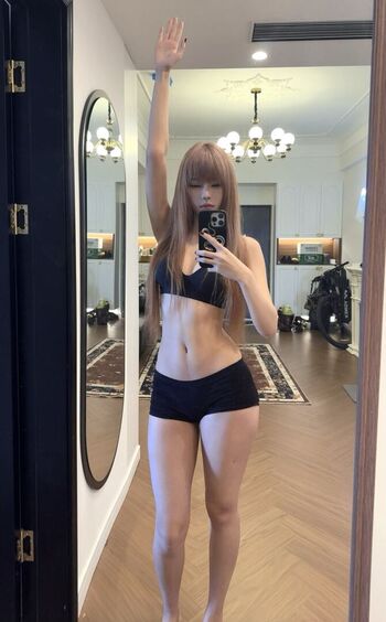 Daturakisses- Sacha Wang