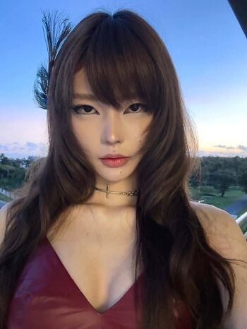 Daturakisses- Sacha Wang