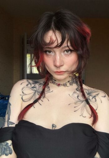 Full leaked Deadmiette private onlyfans photo