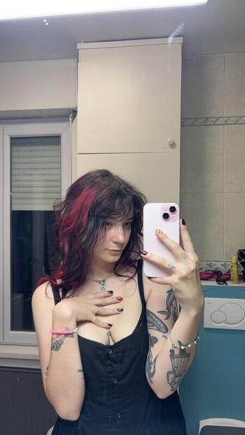 Full leaked Deadmiette private onlyfans photo