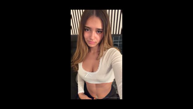 Full leaked Deineeleyla private onlyfans photo
